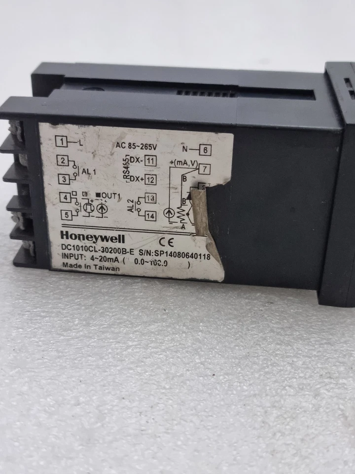 Honeywell DC1010CL-30200B-E PID Temperature Controller (Used Working) DC1010